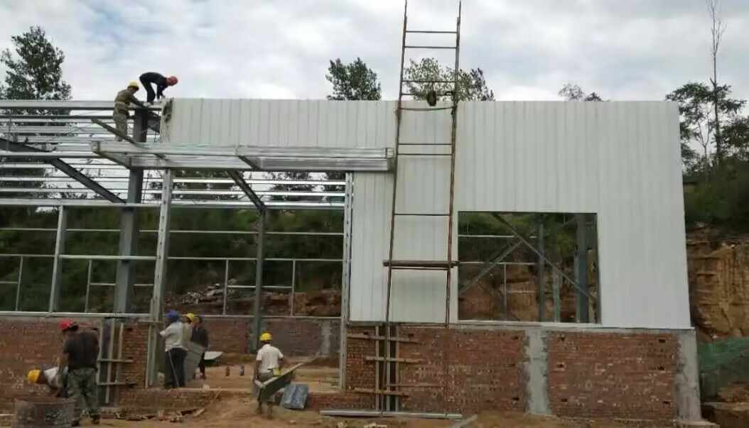 Steel structure warehouse installation